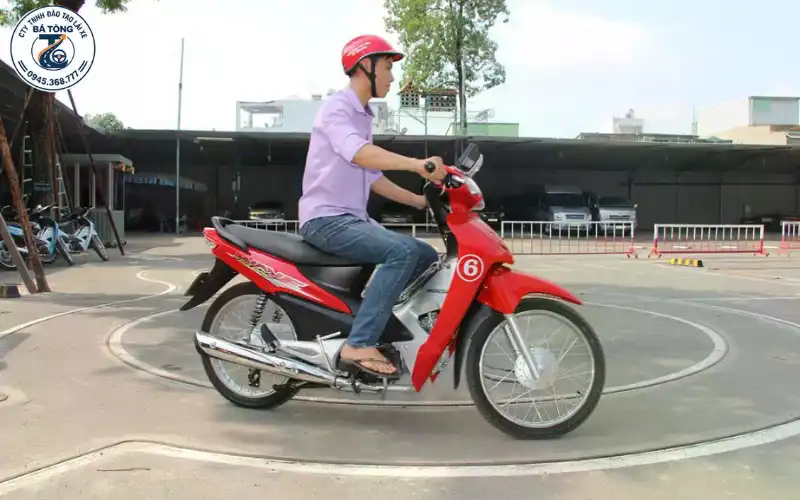 Mẹo thi bằng xe máy canh ga đều khi thi bài hình số 8
