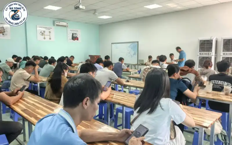 Khóa học lái xe hạng B1 Bình Dương Thầy Tòng kéo dài đúng 3,5 tháng