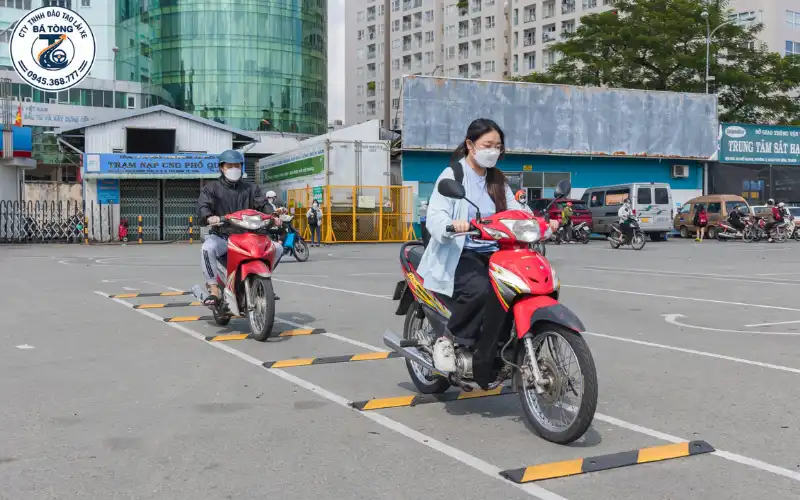 Trang phục phù hợp khi thi bằng xe máy A1